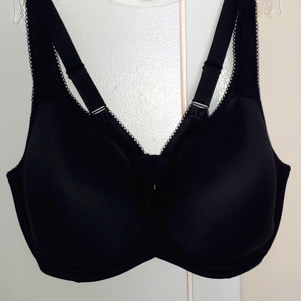 Black lightly lined bra